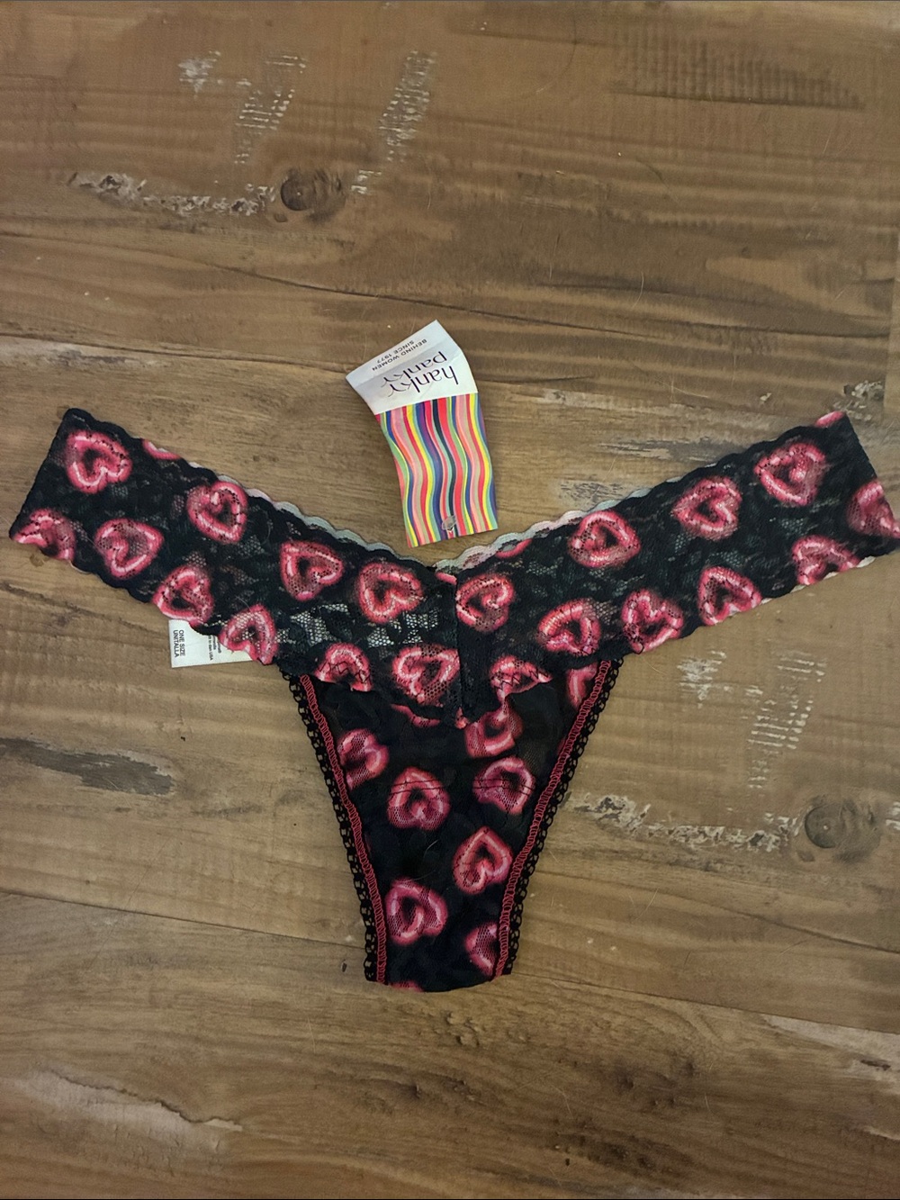 NWT Hanky Panky Signature Lace low-rise heart print thong panties. One size.